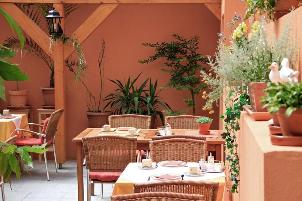 Hotel Zum Roemer อูเบอร์ลิงเงน ภายนอก รูปภาพ