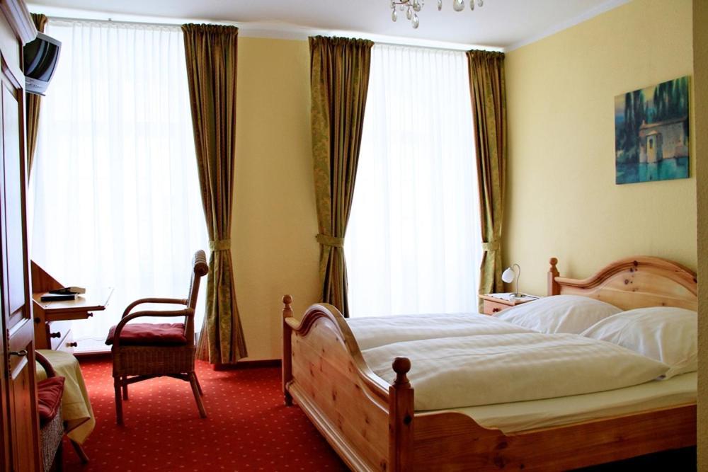 Hotel Zum Roemer อูเบอร์ลิงเงน ภายนอก รูปภาพ