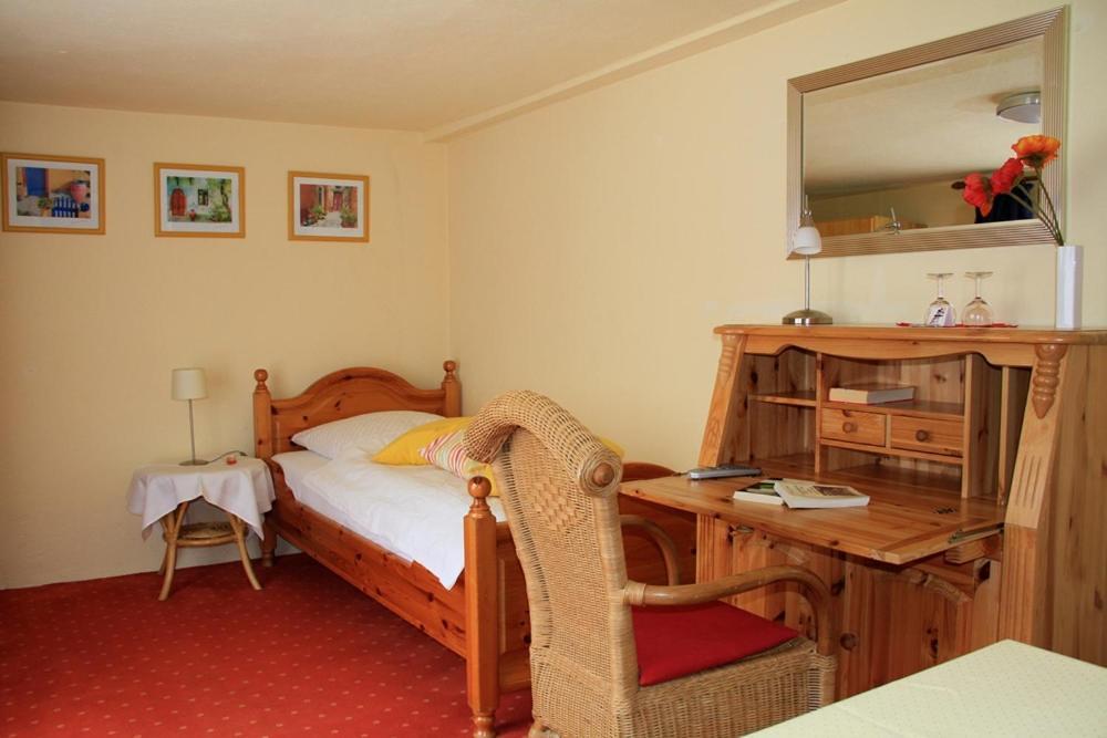 Hotel Zum Roemer อูเบอร์ลิงเงน ภายนอก รูปภาพ